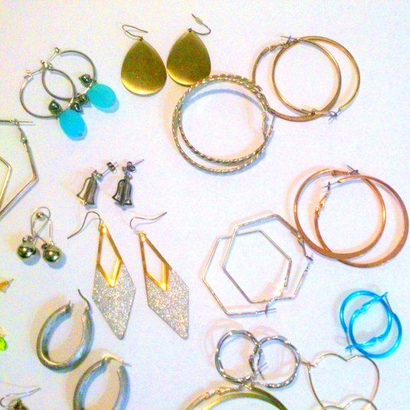 Lot of 24 Pair of Hoop and Drop Earrings - Picture 4 of 6